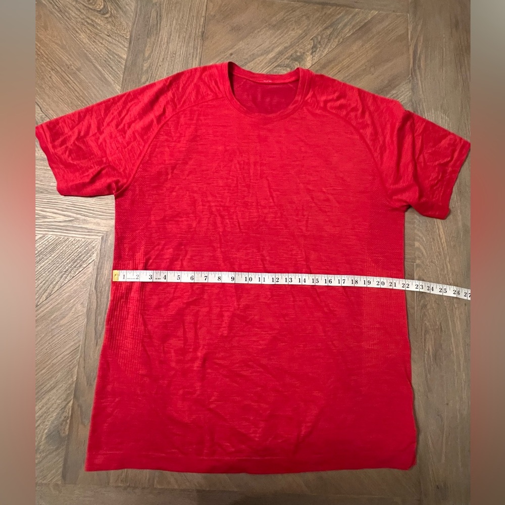 Lululemon T-Shirt Men XL License to Train Short Sleeve Stretch Classic Red